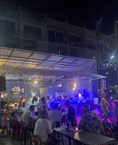 Angel’S Lounge - การบริการอาหารและที่พัก