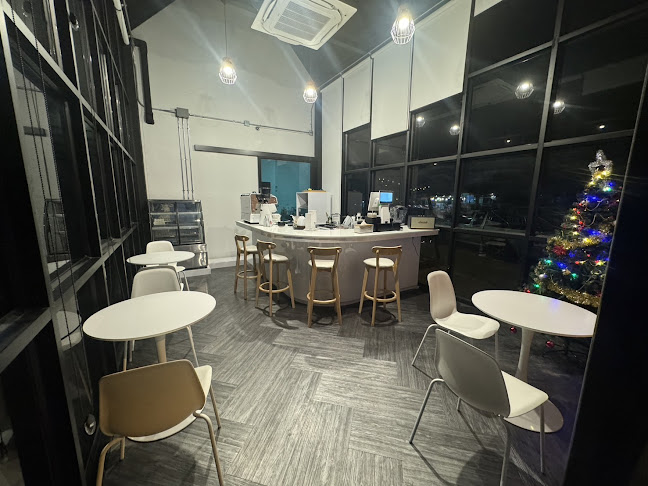 Gin's Bakery Coffee Cake ระยอง - การบริการอาหารและที่พัก