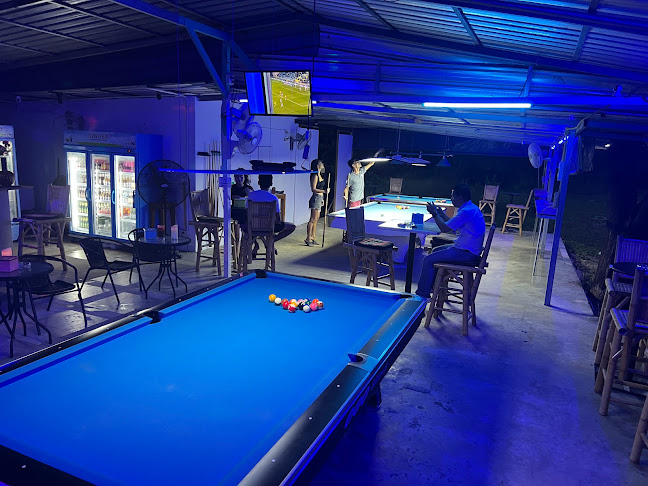 Chunky Monkey Bar & Grill - การบริการอาหารและที่พัก