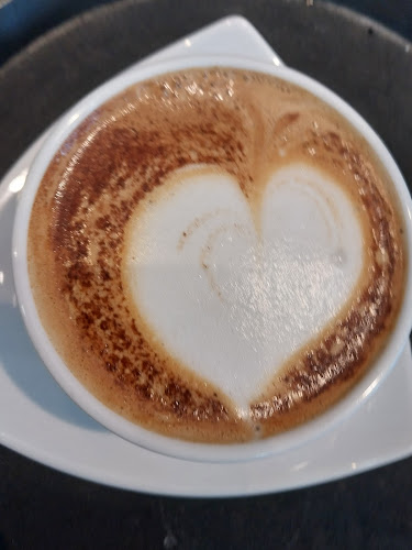 191, 44 ถ. ราษฏร์อุทิศ 200 ปี ตำบลป่าตอง อำเภอกะทู้ ภูเก็ต 83150