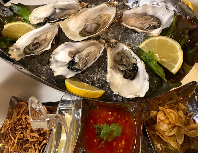 Cafe des Amis - การบริการอาหารและที่พัก