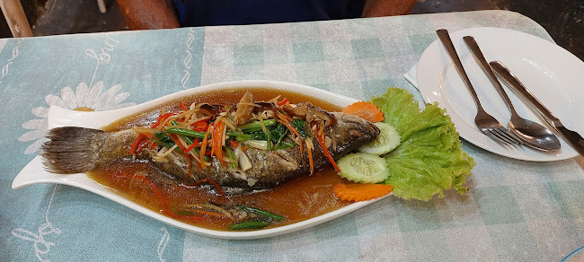 Baan Larb Restaurant - การบริการอาหารและที่พัก