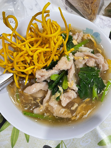 ราดหน้าน้องเมย์ - การบริการอาหารและที่พัก