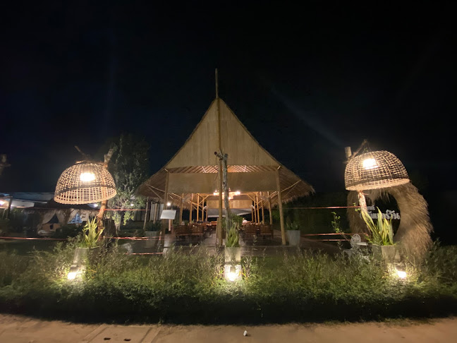 นัมเบอร์วัน ตำ-ยำ-ย่าง - การบริการอาหารและที่พัก