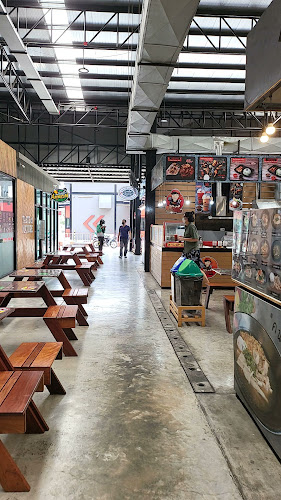 Opinii despre ตลาดต้นสัก สนามบินน้ำ นนทบุรี în อำเภอเมืองนนทบุรี - การบริการอาหารและที่พัก