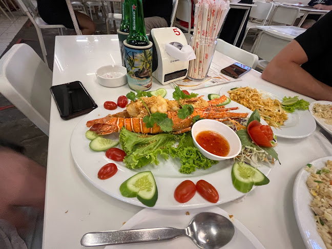 Sam Chor Restaurant - การบริการอาหารและที่พัก