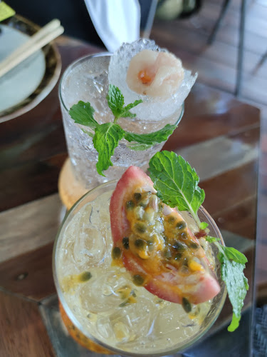 Three Monkeys Restaurant - การบริการอาหารและที่พัก