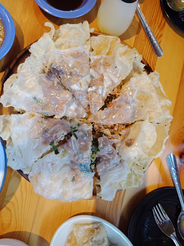 Boon Street Food - พิซซ่าปากหม้อ - การบริการอาหารและที่พัก