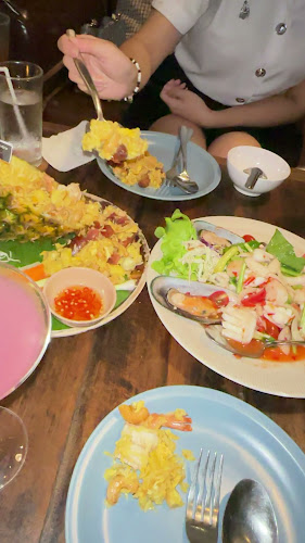 ช่วงเวลาดีดี Good Times & Bistro - การบริการอาหารและที่พัก