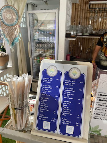 High D'Away Rooftop Bar - การบริการอาหารและที่พัก