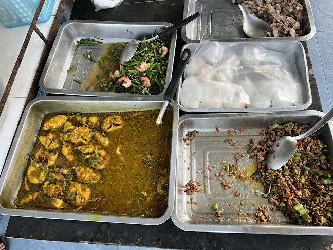 ร้านข้าวแกงหลังแขวง