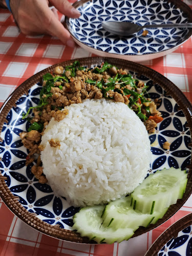 ร้านก๋วยเตี๋ยว - การบริการอาหารและที่พัก