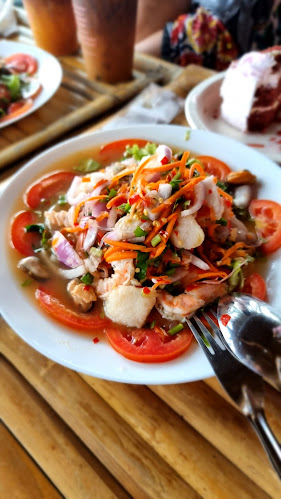 คาเฟ่ ภูเก็ต วิวพอยท์ - การบริการอาหารและที่พัก