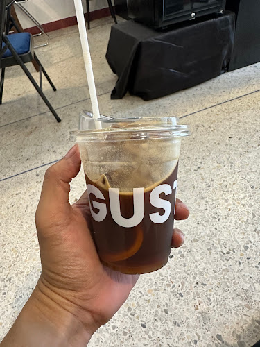 GUST8 - การบริการอาหารและที่พัก