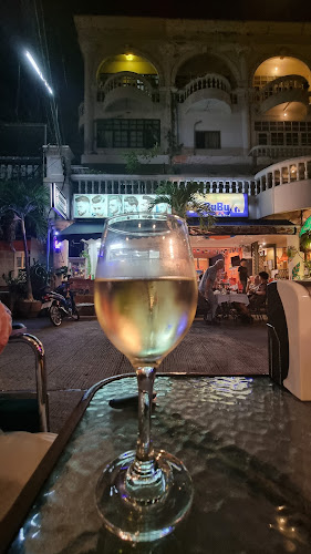 Dick's Café Jomtien - อำเภอบางละมุง