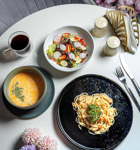 Friends of Friends - การบริการอาหารและที่พัก