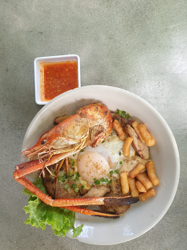 Comentarii opinii despre ร้านเด็ดเอร็ด ก๋วยเตี๋ยวคั่วไก่ไฟมังกร by pinny the chef @ระยอง