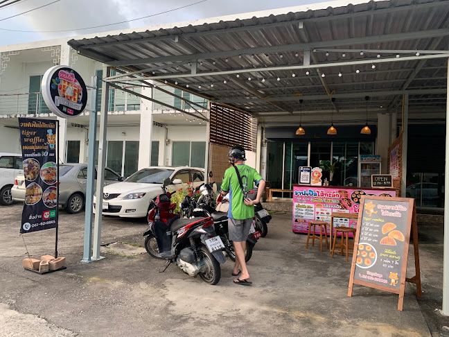 วาฟเฟิลไส้ทะลัก - การบริการอาหารและที่พัก