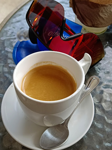 Opinii despre กรมชลคาแฟ่ în อำเภอปากเกร็ด - การบริการอาหารและที่พัก