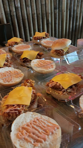 Opinii despre Aree's Kitchen & Lounge în อำเภอเมืองภูเก็ต - การบริการอาหารและที่พัก