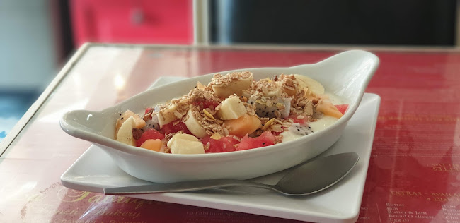 ลาฟาบริคเฟรนเบเกอรี่ - การบริการอาหารและที่พัก