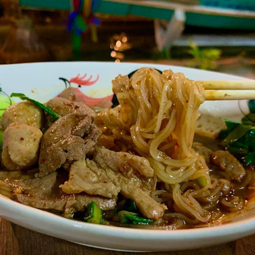 Opinii despre โกติ๋วก๋วยเตี๋ยวเรือรังสิต (เจ้าเก่าป่าตอง) สาขา ห้าแยกฉลอง în อำเภอเมืองภูเก็ต - การบริการอาหารและที่พัก