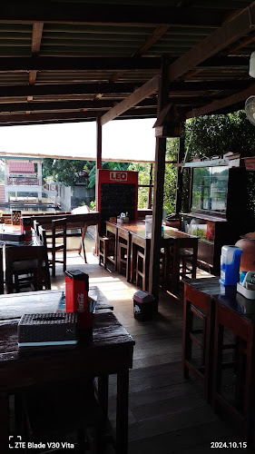 ร้านความสุขริมน้ำ Infinity