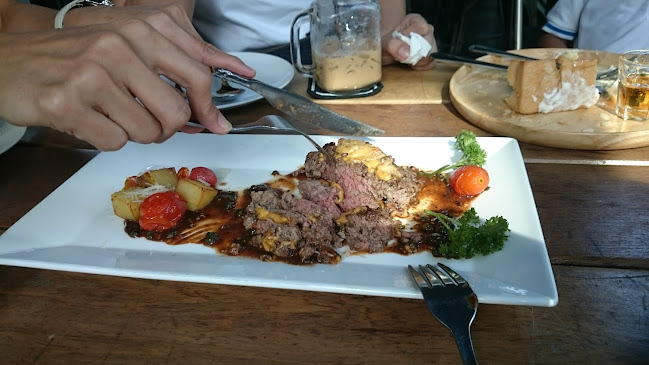 S Cafe & Bistro - การบริการอาหารและที่พัก