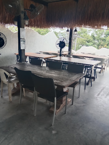 Comentarii opinii despre Cave Beach Club