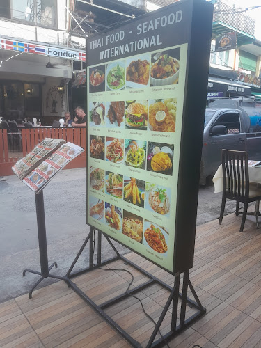 Opinii despre Eurasian Restaurant în อำเภอกะทู้ - การบริการอาหารและที่พัก