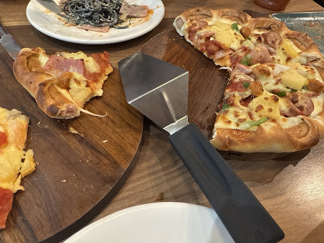 พิซซ่า คอม เซ็นทรัล นครราชสีมา - การบริการอาหารและที่พัก