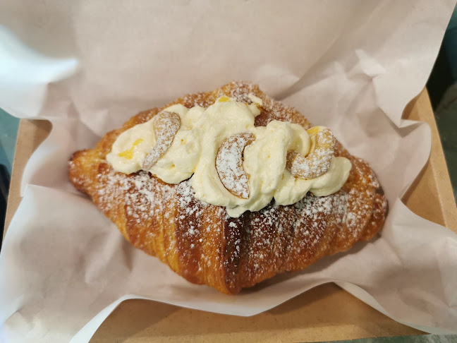 ชูว์ครัวซองต์ - การบริการอาหารและที่พัก