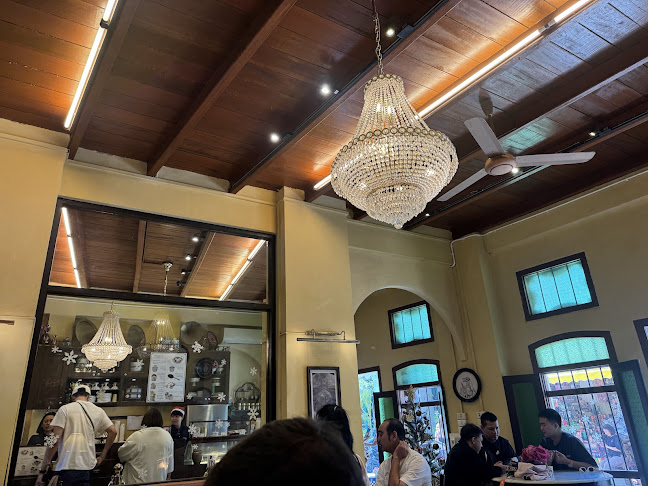 ทอรี่ ไอศกรีม - การบริการอาหารและที่พัก