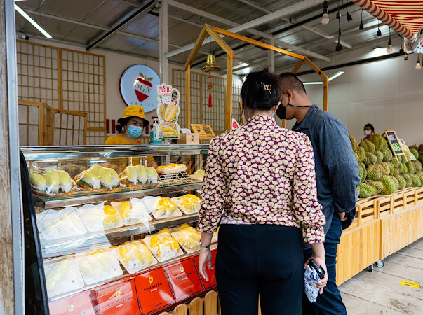 ตลาดสุรนารี - การบริการอาหารและที่พัก