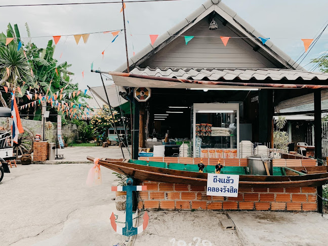โกติ๋วก๋วยเตี๋ยวเรือรังสิต (เจ้าเก่าป่าตอง) สาขา ห้าแยกฉลอง - การบริการอาหารและที่พัก