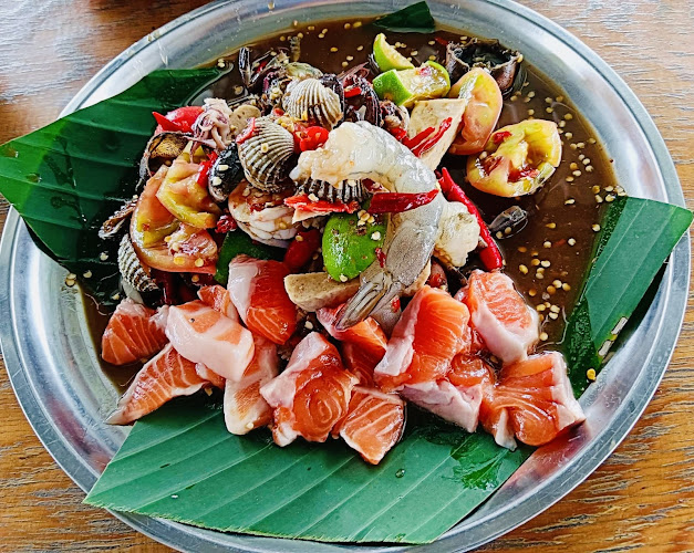 ณิชา ตำแซ่บ - การบริการอาหารและที่พัก