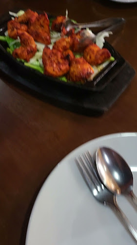 Kohinoor 2 Restaurant - การบริการอาหารและที่พัก