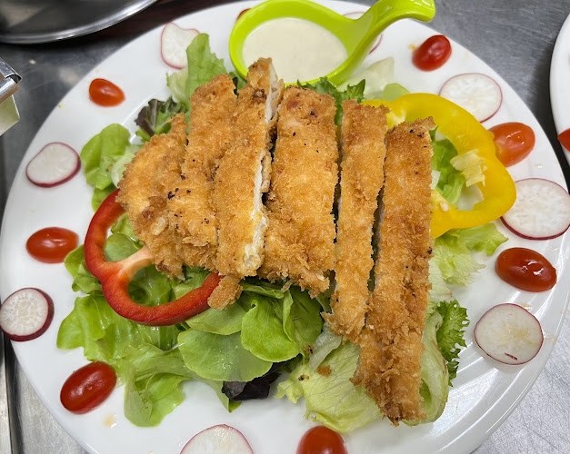 Phuket Restaurant - การบริการอาหารและที่พัก