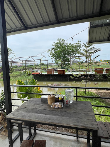 เตี๋ยวบ้านนอก โคราช - การบริการอาหารและที่พัก