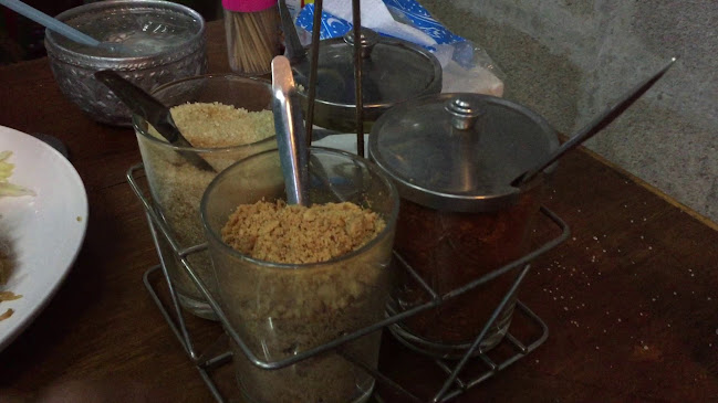 เรณูผัดไทย ดอกคำใต้ สาขา 2