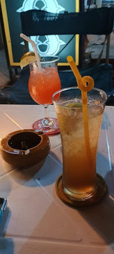 VW Bar Jomtien - การบริการอาหารและที่พัก