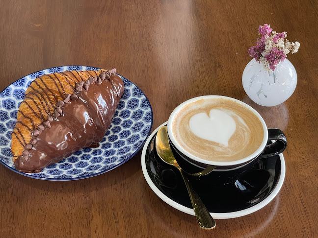 Opinii despre Crème Café Phuket în อำเภอเมืองภูเก็ต - การบริการอาหารและที่พัก