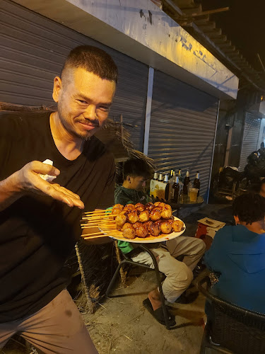 ซุ้ม อโคจร ตลาดเอกสิน