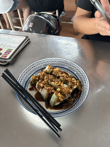 ลกเที้ยน ศูนย์รวมอาหารพื้นเมืองภูเก็ต - การบริการอาหารและที่พัก