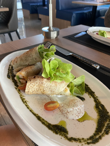 Cafe Blu Pattaya - การบริการอาหารและที่พัก