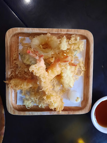 YUZU Japanese Restaurant & Bar - การบริการอาหารและที่พัก