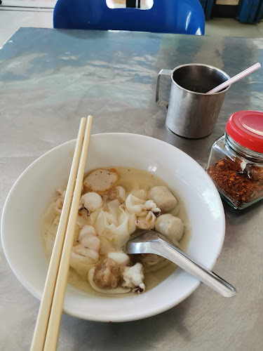 ร้านคุณปื๊ดเย็นตาโฟปลาหมึก - การบริการอาหารและที่พัก