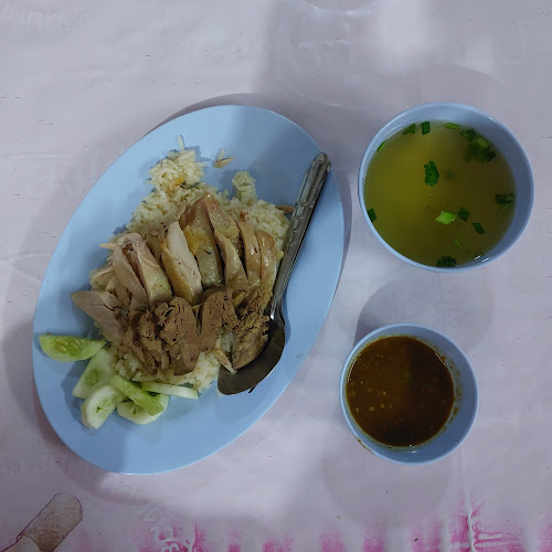 ข้าวมันไก่ ก๋วยเตี๋ยว​ไก่ ​พะเยารสเด็ด​ (สูตรไหหลำ) - การบริการอาหารและที่พัก