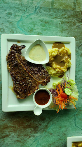 เมือง 87 ถนน เจริญราษฎร์ อำเภอเมืองอุบลราชธานี อุบลราชธานี 34000