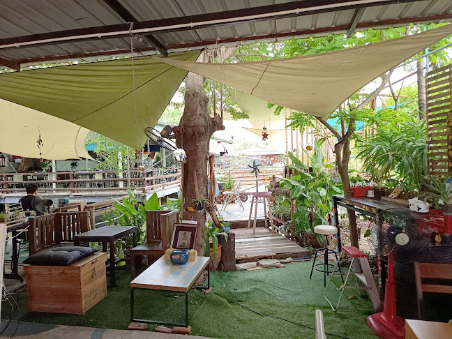 ร้านชมคลอง​ (ป้าเปิ้ล)​ก๋วยเตี๋ยวเรือ, ผัดไทย, อาหารตามสั่ง, สเต็ก, กาแฟสด